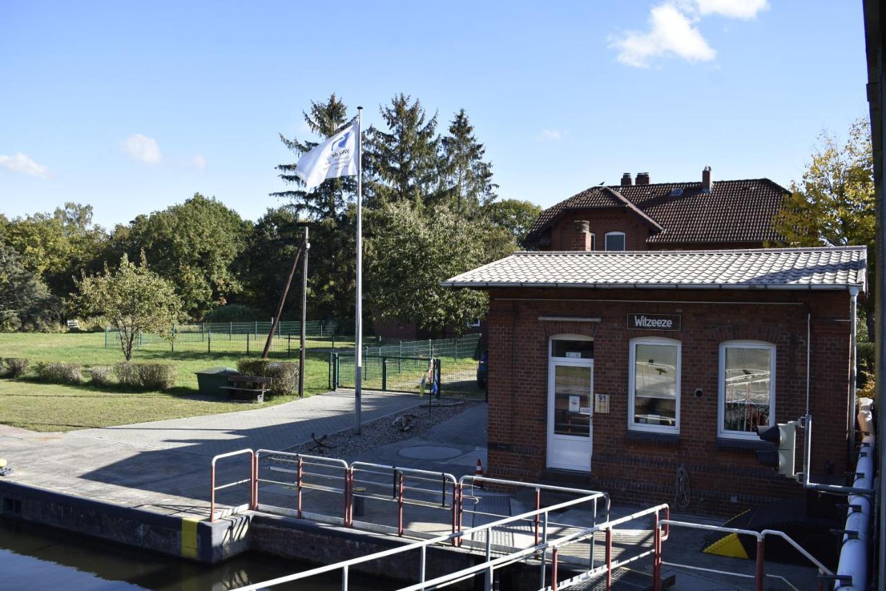 Pension Zur Schleuse Garni Am Elbe Luebeck - Kanal In Witzeeze 外观 照片